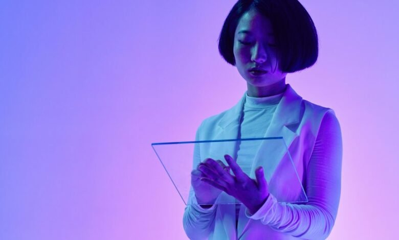 digital expansion on high edge 633994068